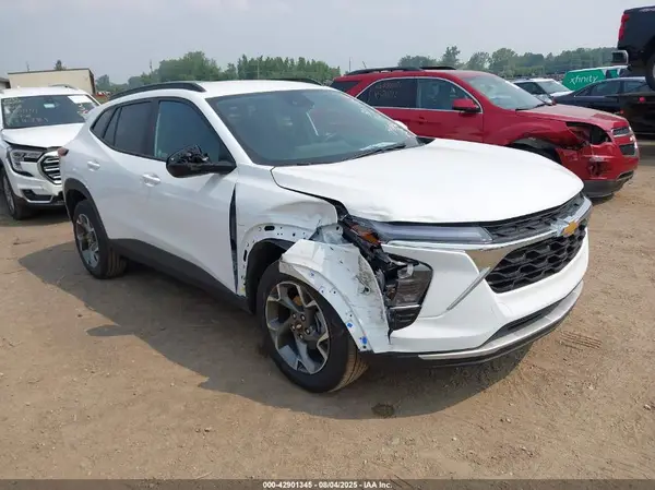 KL77LHEP8SC240583 2025 CHEVROLET TRAX - Image 1