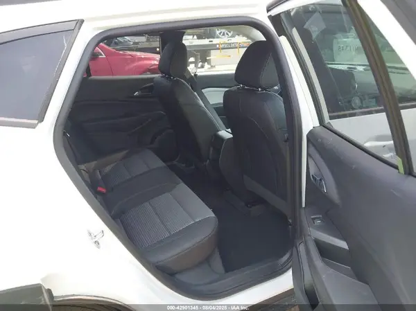 KL77LHEP8SC240583 2025 CHEVROLET TRAX - Image 8
