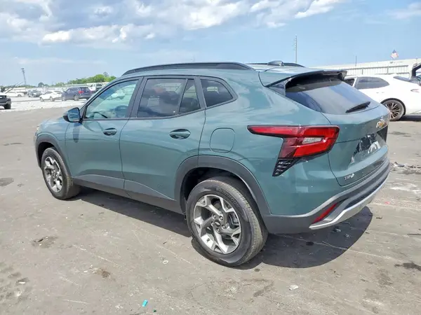 KL77LHEP8SC248389 2025 CHEVROLET TRAX - Image 2