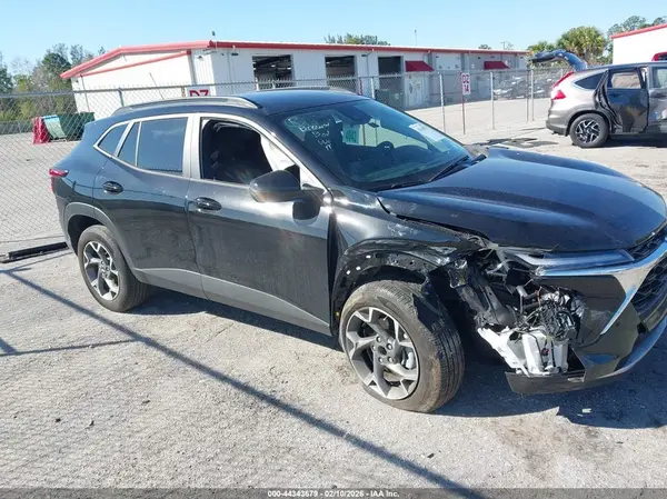 KL77LHEP8SC251051 2025 CHEVROLET TRAX - Image 1