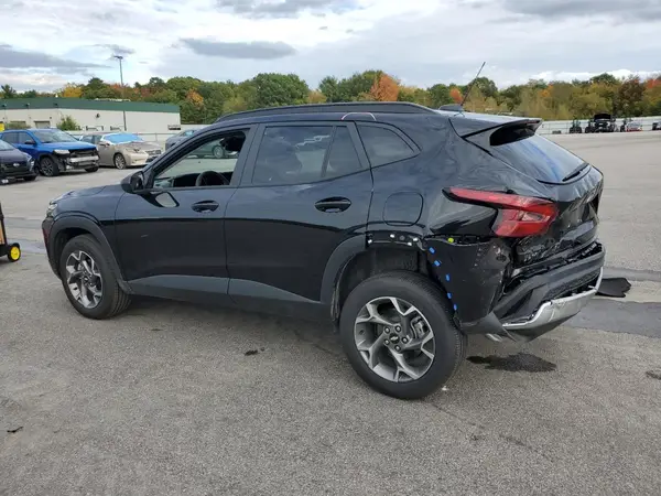 KL77LHEP8SC253298 2025 CHEVROLET TRAX - Image 2