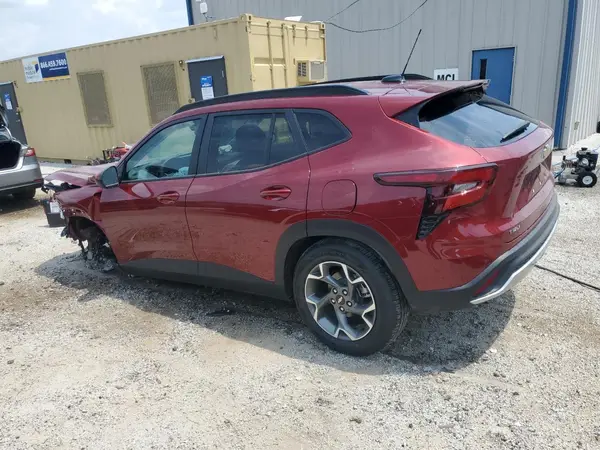 KL77LHEP8SC255925 2025 CHEVROLET TRAX - Image 2