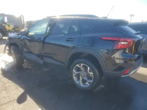 KL77LHEP8SC265113 2025 CHEVROLET TRAX - Image 2