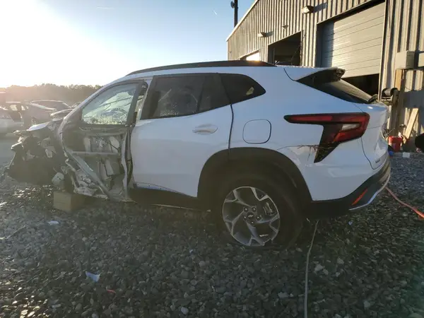 KL77LHEP8SC267539 2025 CHEVROLET TRAX - Image 2