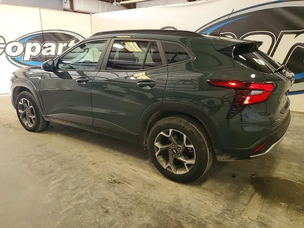 KL77LHEP8SC269582 2025 CHEVROLET TRAX - Image 2