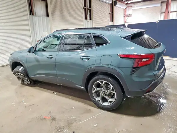 KL77LHEP8SC269873 2025 CHEVROLET TRAX - Image 2