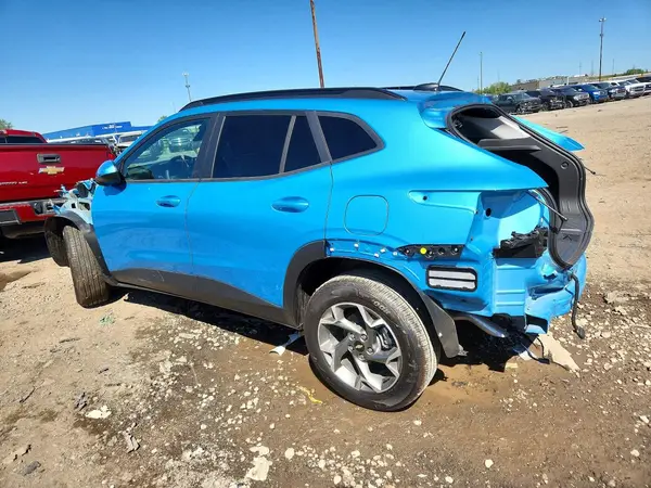 KL77LHEP8SC270831 2025 CHEVROLET TRAX - Image 2