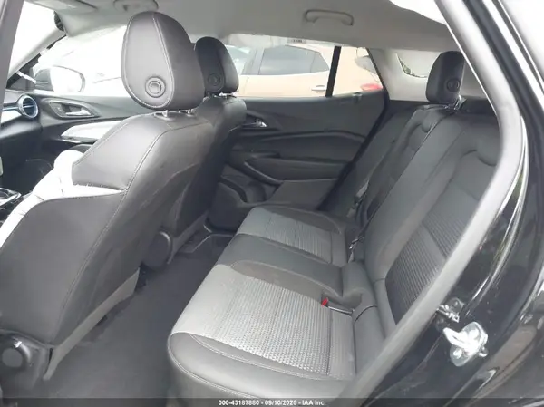 KL77LHEP8SC275544 2025 CHEVROLET TRAX - Image 8
