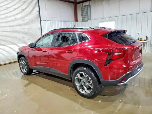 KL77LHEP8SC279741 2025 CHEVROLET TRAX - Image 2