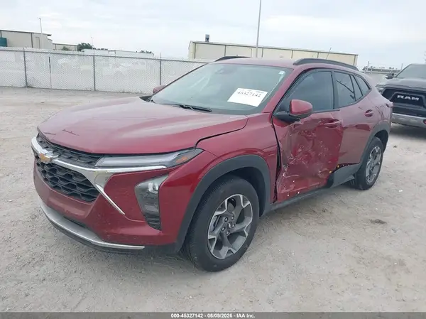 KL77LHEP8SC281697 2025 CHEVROLET TRAX - Image 2