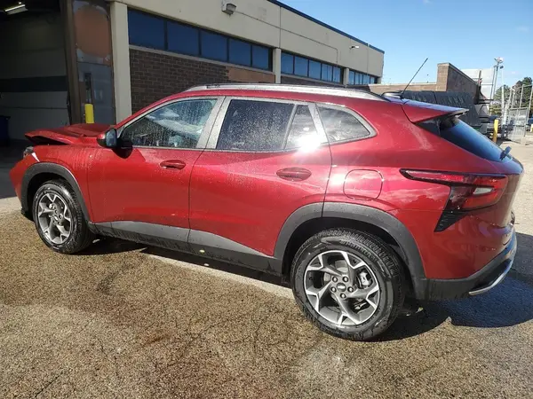 KL77LHEP8SC301334 2025 CHEVROLET TRAX - Image 2