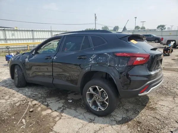 KL77LHEP8SC303732 2025 CHEVROLET TRAX - Image 2