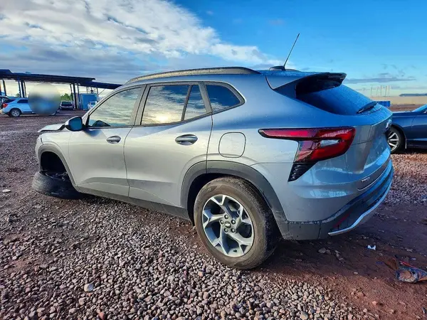 KL77LHEP8SC324340 2025 CHEVROLET TRAX - Image 2