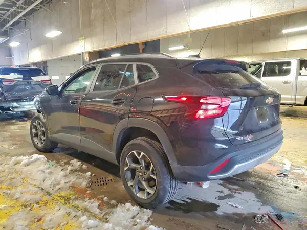 KL77LHEP8SC329523 2025 CHEVROLET TRAX - Image 2