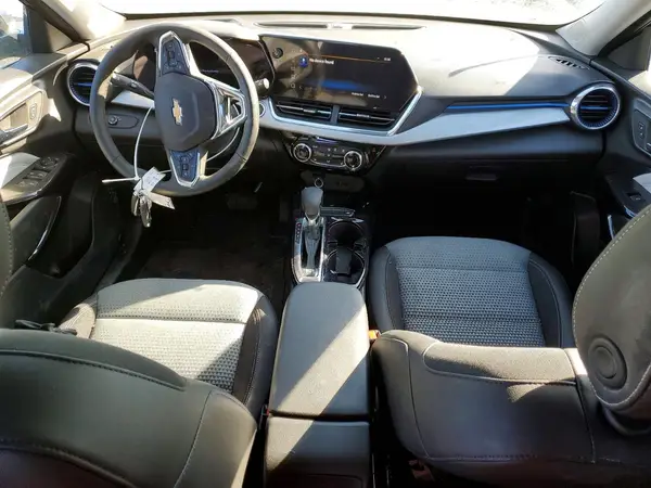 KL77LHEP8SC329523 2025 CHEVROLET TRAX - Image 8