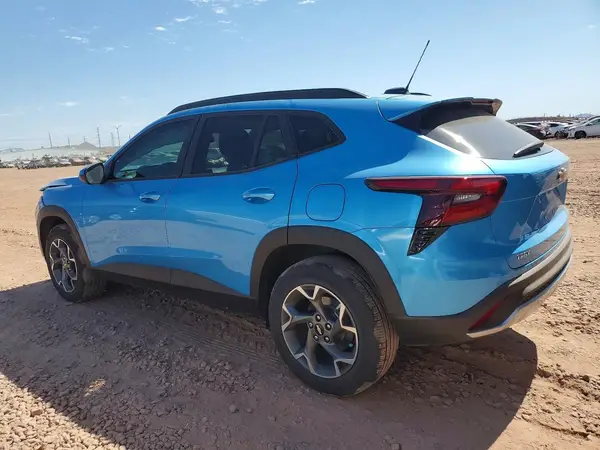 KL77LHEP8SC329733 2025 CHEVROLET TRAX - Image 2