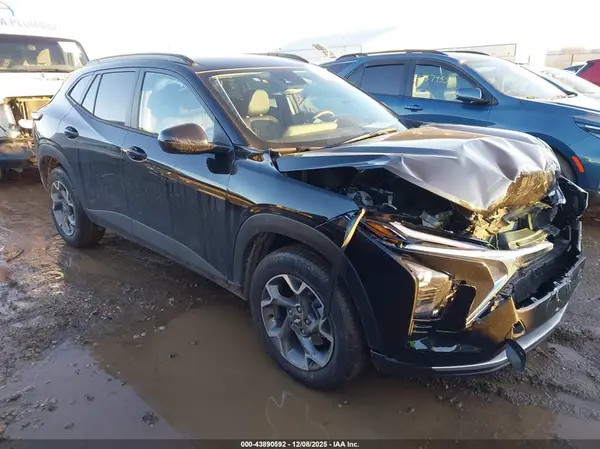 KL77LHEP8SC334138 2025 CHEVROLET TRAX - Image 1