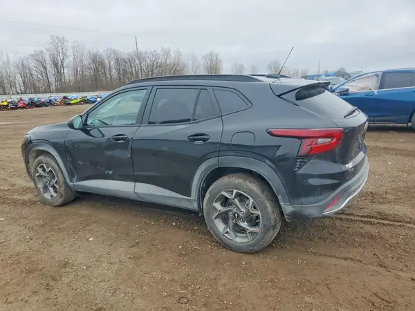KL77LHEP8SC336620 2025 CHEVROLET TRAX - Image 2