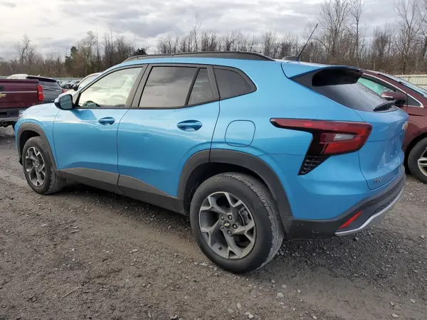 KL77LHEP8SC339484 2025 CHEVROLET TRAX - Image 2