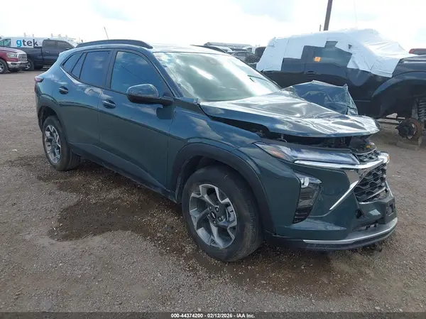 KL77LHEP8TC037453 2026 CHEVROLET TRAX - Image 1