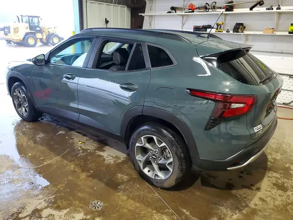 KL77LHEP8TC063051 2026 CHEVROLET TRAX - Image 2