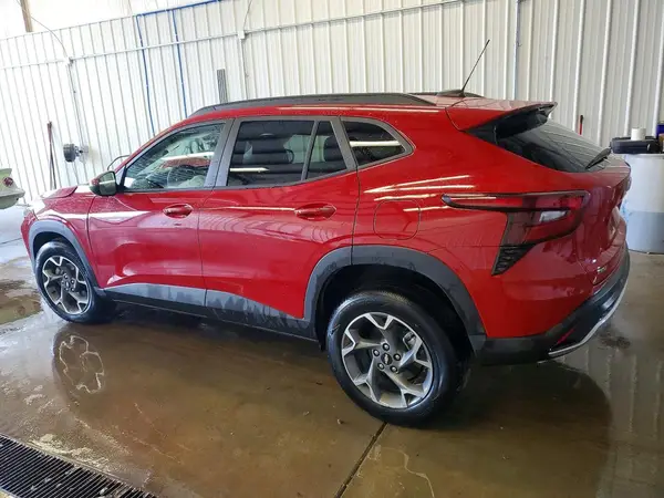KL77LHEP8TC064569 2026 CHEVROLET TRAX - Image 2