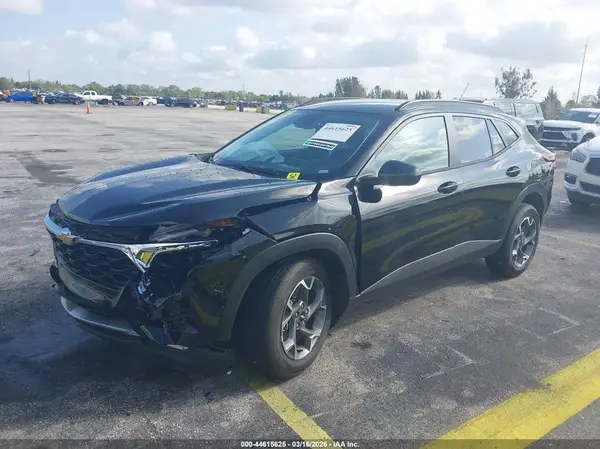 KL77LHEP8TC072154 2026 CHEVROLET TRAX - Image 2