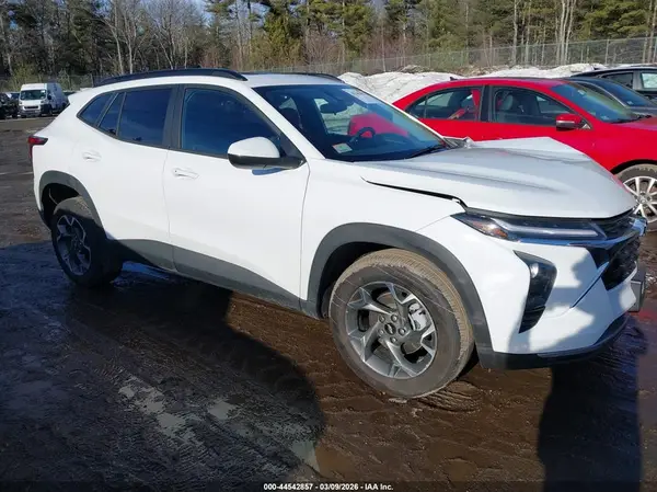 KL77LHEP8TC072591 2026 CHEVROLET TRAX - Image 1