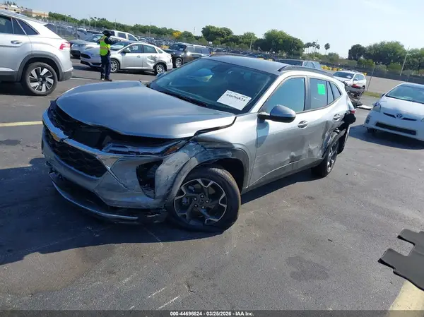KL77LHEP8TC110997 2026 CHEVROLET TRAX - Image 2
