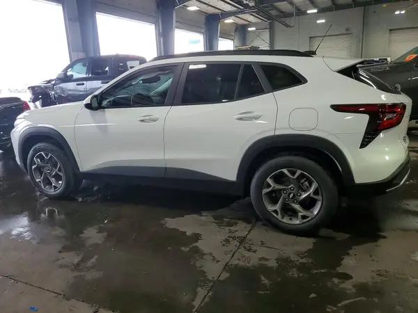 KL77LHEP8TC190723 2026 CHEVROLET TRAX - Image 2
