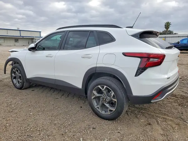 KL77LHEP9SC001835 2025 CHEVROLET TRAX - Image 2
