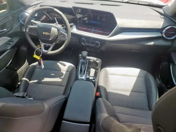 KL77LHEP9SC004041 2025 CHEVROLET TRAX - Image 8