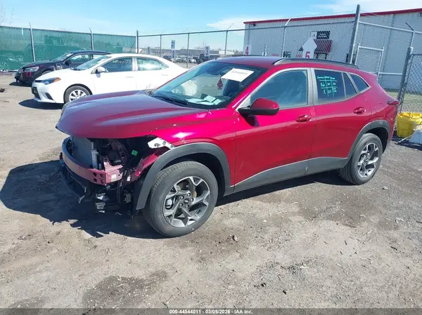 KL77LHEP9SC012026 2025 CHEVROLET TRAX - Image 2