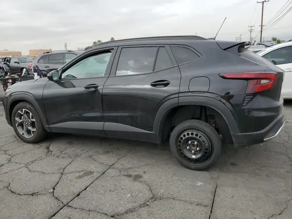 KL77LHEP9SC020420 2025 CHEVROLET TRAX - Image 2