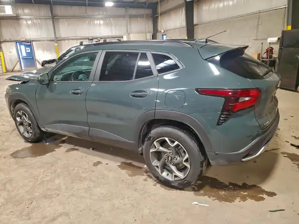 KL77LHEP9SC024516 2025 CHEVROLET TRAX - Image 2