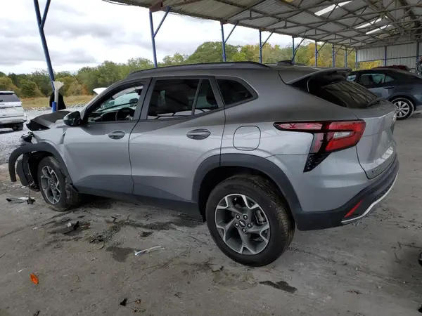 KL77LHEP9SC026301 2025 CHEVROLET TRAX - Image 2