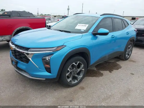 KL77LHEP9SC031921 2025 CHEVROLET TRAX - Image 2