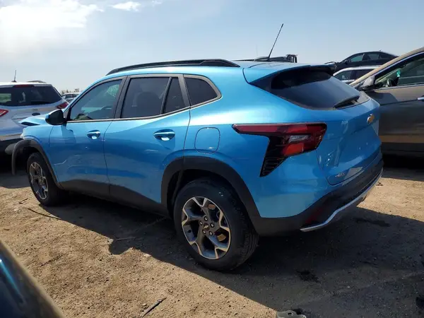 KL77LHEP9SC032292 2025 CHEVROLET TRAX - Image 2
