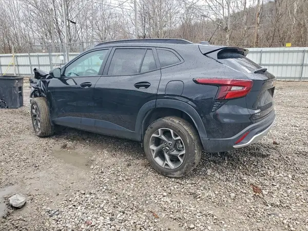 KL77LHEP9SC035189 2025 CHEVROLET TRAX - Image 2