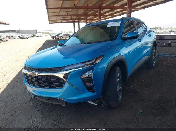 KL77LHEP9SC036911 2025 CHEVROLET TRAX - Image 2
