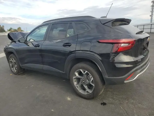 KL77LHEP9SC043275 2025 CHEVROLET TRAX - Image 2
