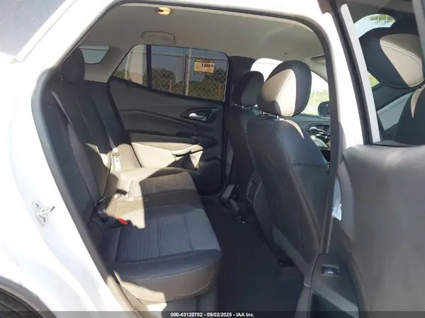 KL77LHEP9SC045849 2025 CHEVROLET TRAX - Image 8