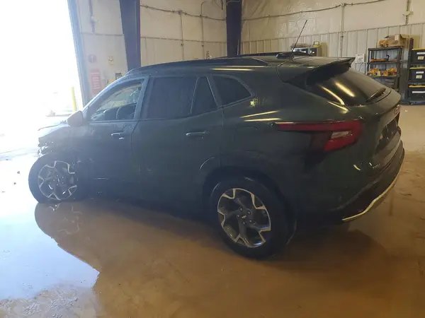 KL77LHEP9SC046595 2025 CHEVROLET TRAX - Image 2