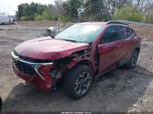 KL77LHEP9SC046774 2025 CHEVROLET TRAX - Image 2