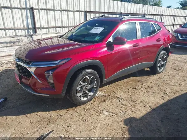 KL77LHEP9SC054244 2025 CHEVROLET TRAX - Image 2