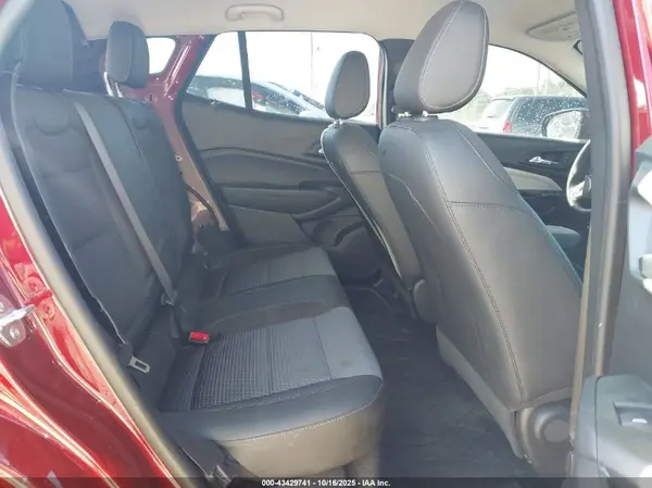 KL77LHEP9SC054244 2025 CHEVROLET TRAX - Image 8