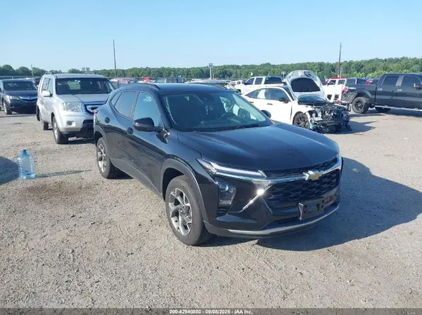 KL77LHEP9SC074042 2025 CHEVROLET TRAX - Image 1