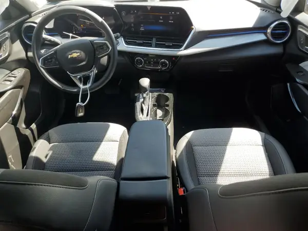 KL77LHEP9SC075143 2025 CHEVROLET TRAX - Image 8