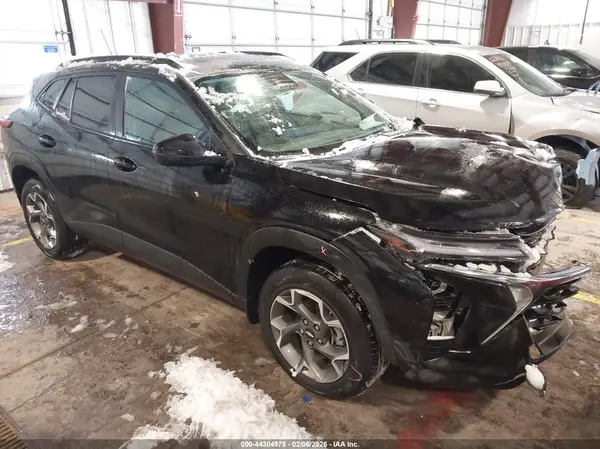 KL77LHEP9SC081489 2025 CHEVROLET TRAX - Image 1