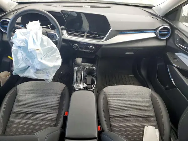 KL77LHEP9SC082528 2025 CHEVROLET TRAX - Image 8